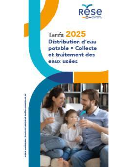 Couverture du dépliant Tarifs 2025 des services de distribution d'eau potable et d'assainissement collectif de la RESE présentant un couple avec une petite fille buvant un verre d'eau du robinet